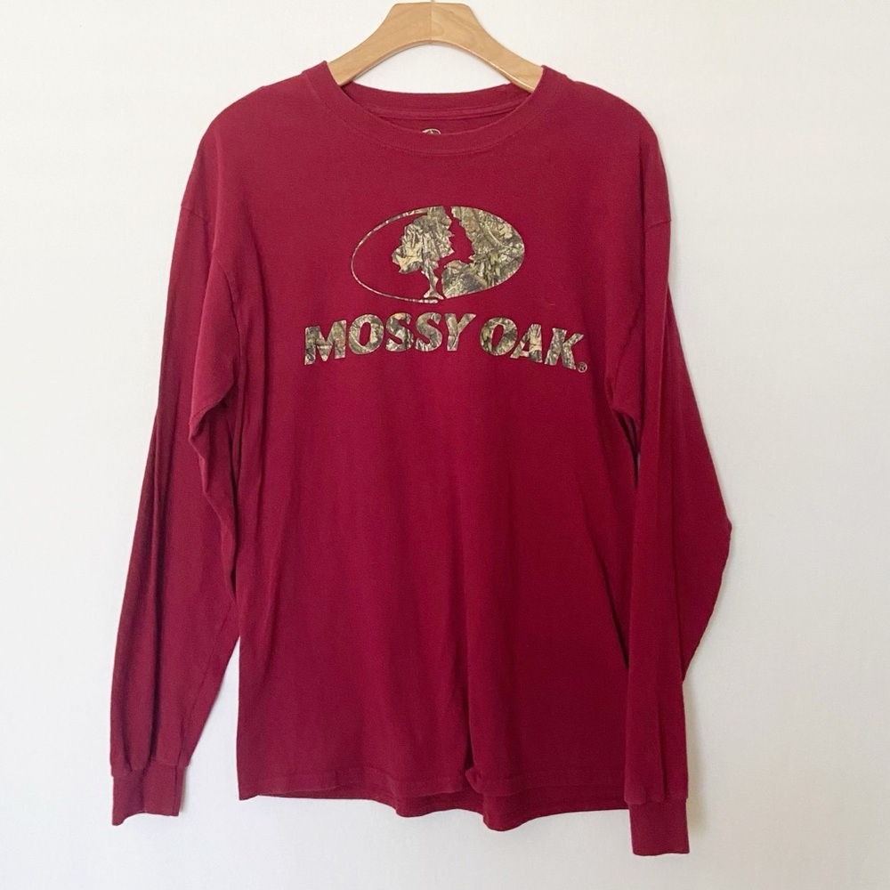 Mossy Oak Camo Logo Tee Mens Size Large Burgundy Long Sleeve Cotton Outdoor Hunt